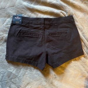 New Hollister Shorts. Mid Rise. Size 5/w27
